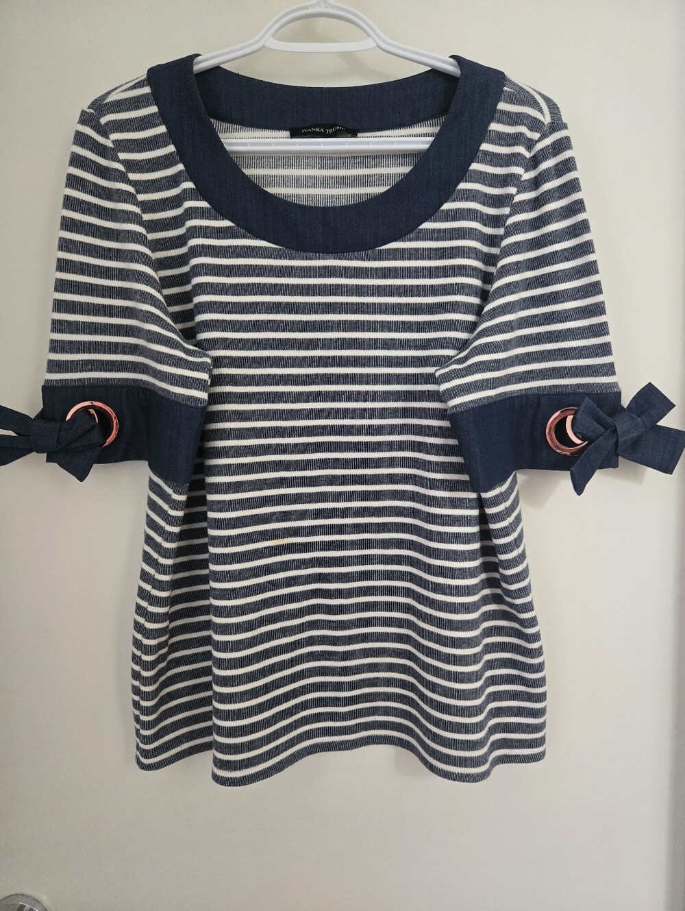 Ladies Ivanka Trump Striped Blouse w/ Bow Sleeve Rings - M